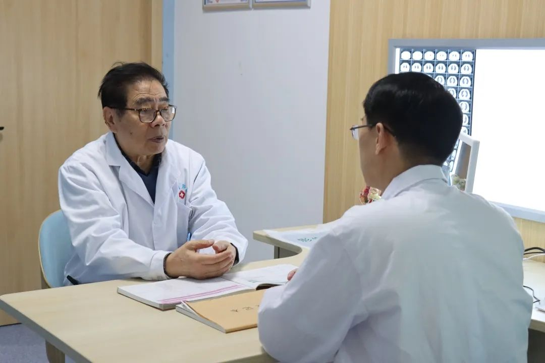一周确诊2例胃癌，病因都很常见！医生感慨：一个25岁，一个30岁…         