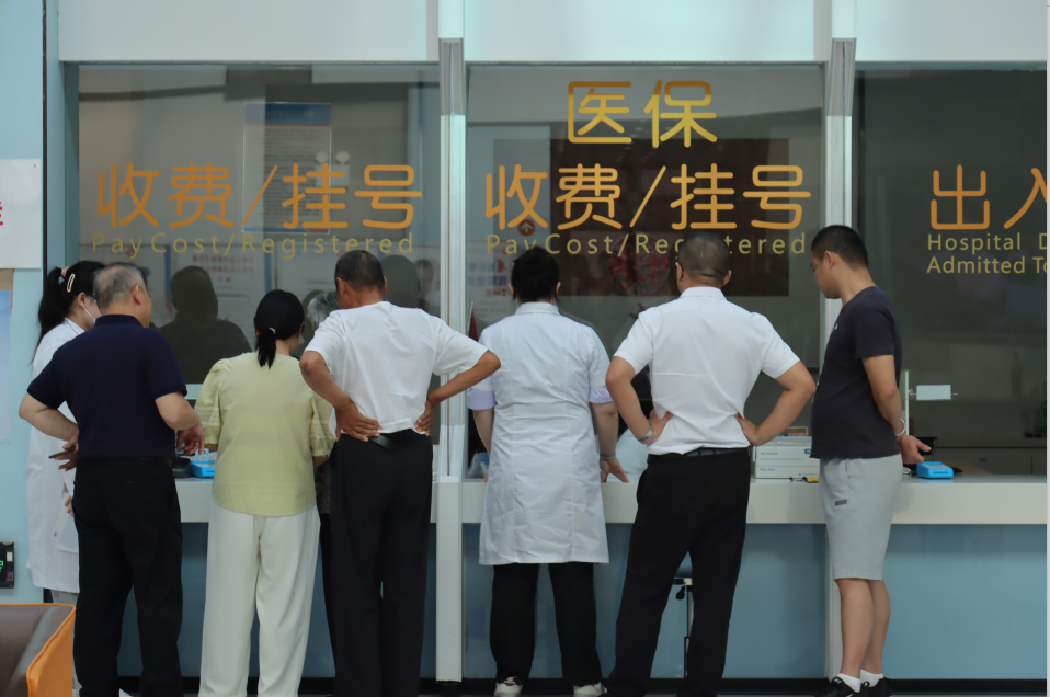 40多岁职场人胃疼没时间只能忍?医生：下班来，不耽误……