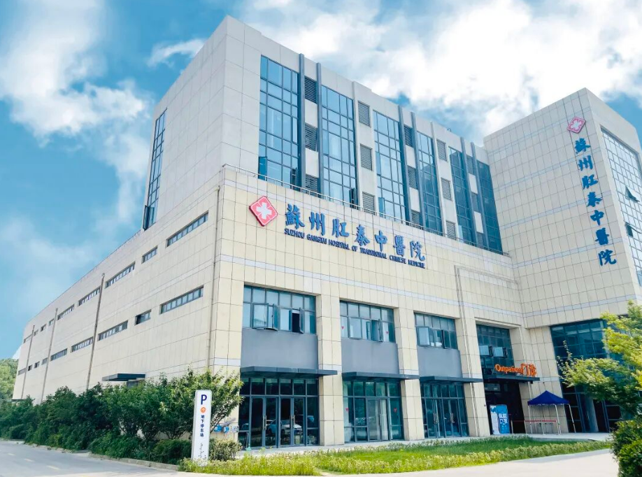 江苏，女子吃螃蟹被喉咙卡，就医检查发现胃癌，医生却说运气真好