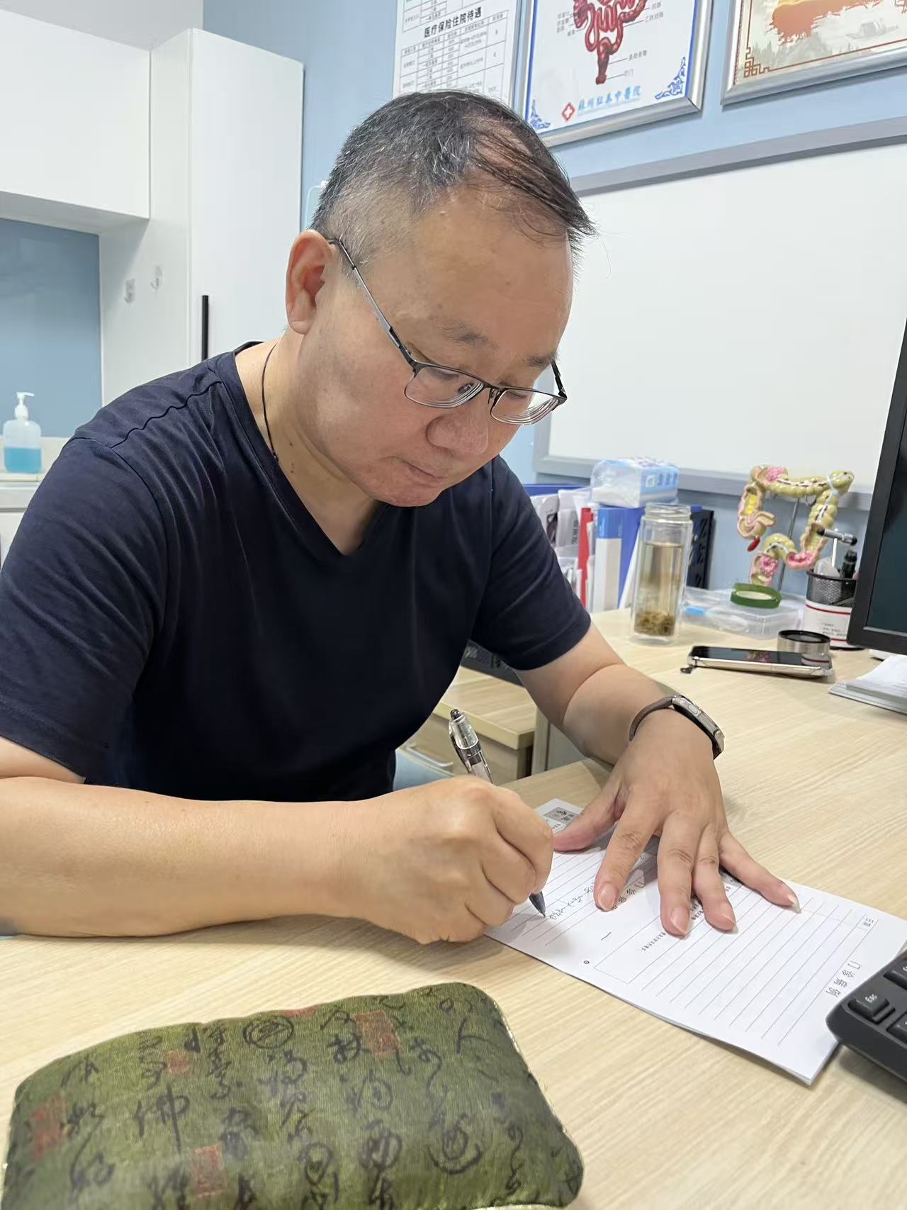 岐黄求索四十载，中西融通守初心 &mdash;&mdash; 奚学东主任行医纪实